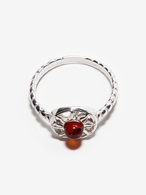 Кольцо с цельным янтарем коньячного цвета. Диаметр янтаря 3 мм