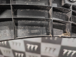 Кронштейн накладки крыла задний правый Mazda CX-30 19-нв Б/У Оригинал DFR5B0011