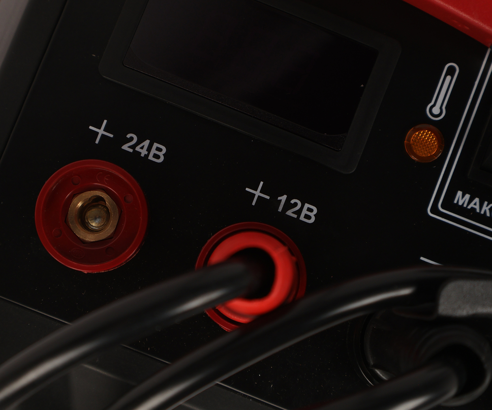 Устройство пуско-зарядное 12-24V/20-700Ач/400А передвижное GTE