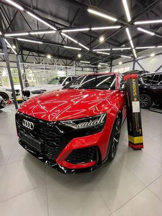 Audi RSQ8 в автомобильную пленку Carbins PET Carmine Red