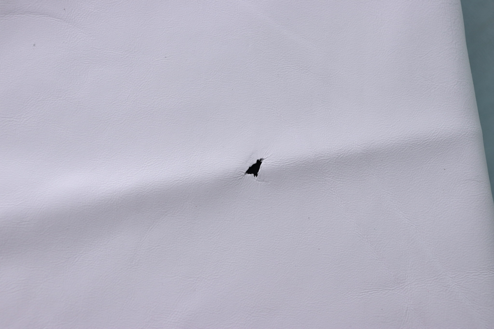 Уценка: 0,9-1,2 Мебельная кожа Сакура Белая 345 дм²