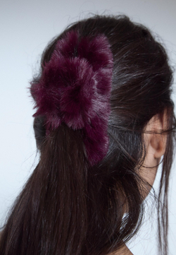 STRADIVARIUS Заколка для волос с искусственным мехом, фиолетовый