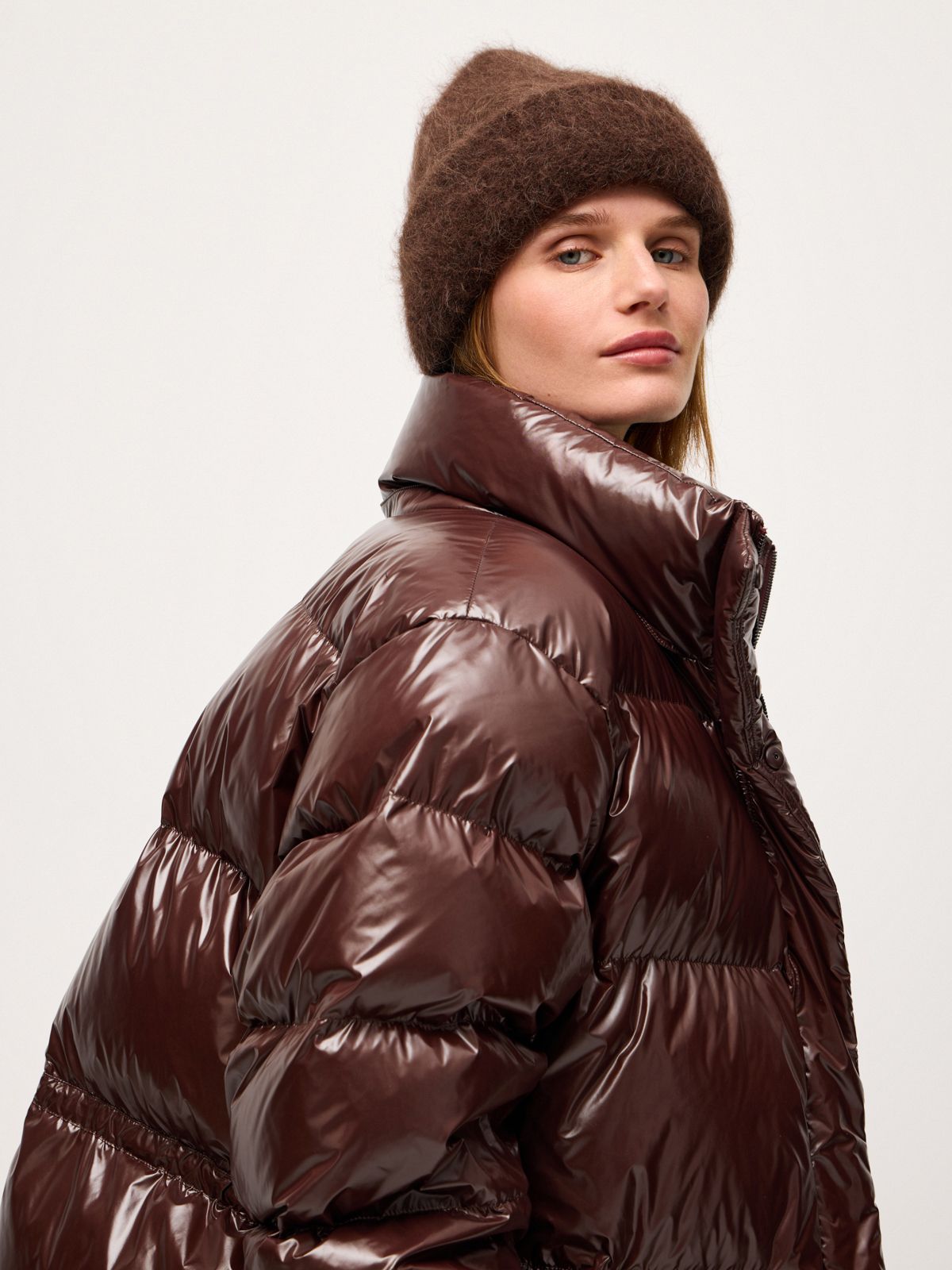 Пушистая шапка из шерсти альпака Overlayer