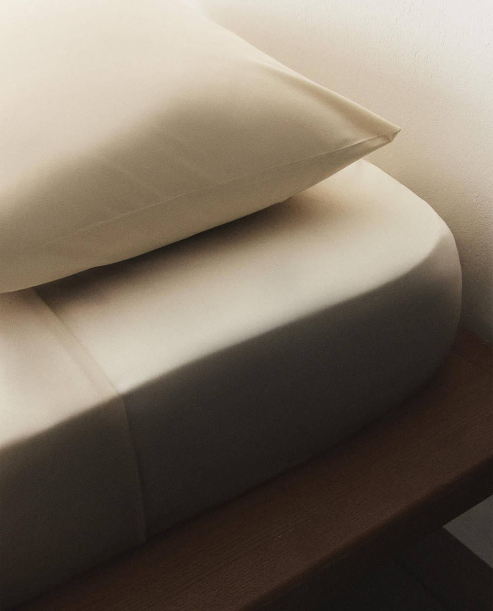 Zara Home - Простыня с ситцевой резинкой, высота 30 см (вес 200 нитей), бежевый, 200х200х30 см
