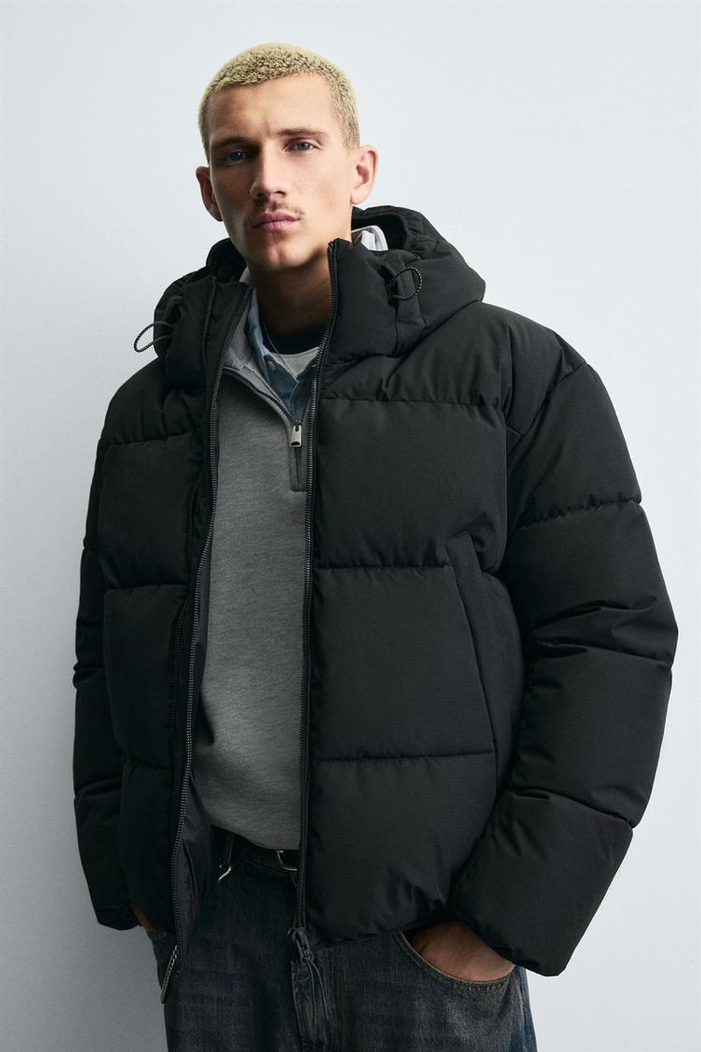 ZARA СТЕГАНАЯ КУРТКА С КАПЮШОНОМ, ЧЕРНЫЙ