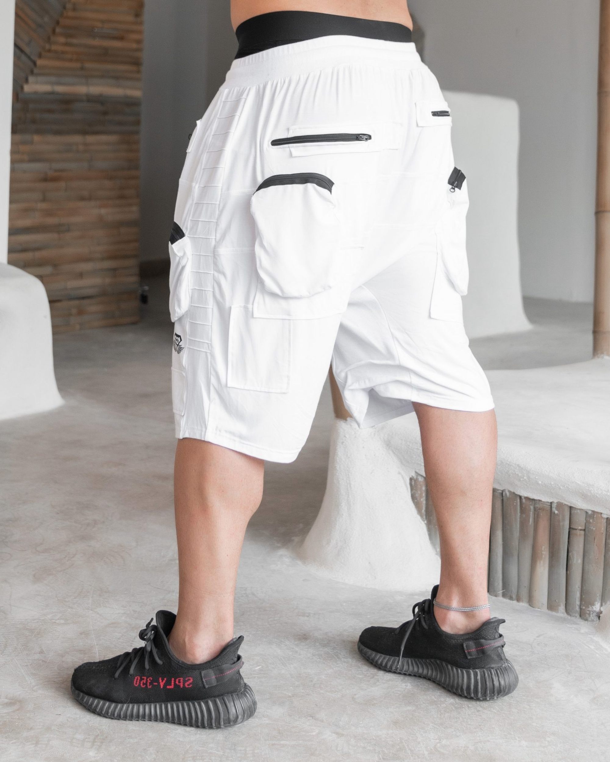 Шорты BODY ENGINEERS AIALCHEMIST Shorts White