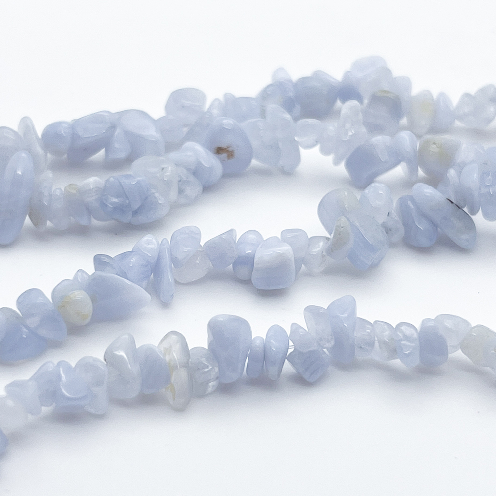 Агат голубой ("Сапфирин"), крошка 3-7 мм, цена за нить 38 см