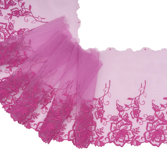 Вышивка на сетке фуксия 17 см (правая)