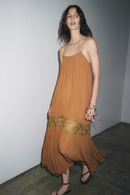 ZARA ЖАТОЕ ПЛАТЬЕ С ВЫШИВКОЙ — ZW COLLECTION, КОРИЧНЕВЫЙ