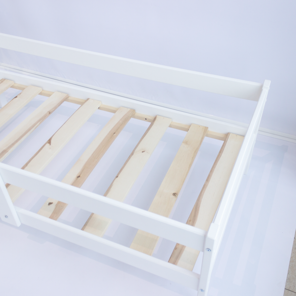 Кровать подростковая "Софа Мини" 140*70 см белая 1 борт (СЧ)