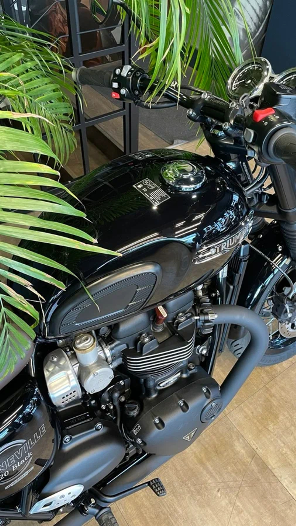 TRIUMPH BONNEVILLE T120 BLACK