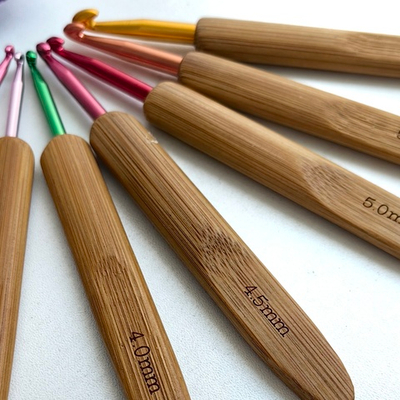 Набор крючков для вязания, с бамбуковыми ручками, d = 2-6 мм, 13,5 см, 9 шт