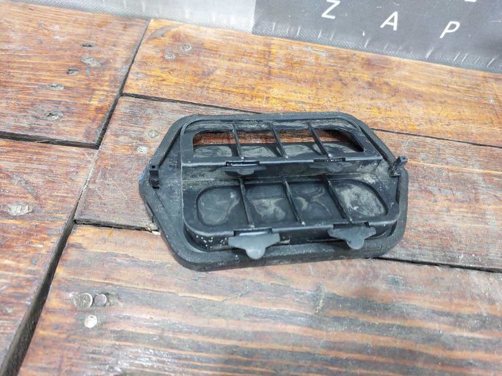 Решетка вентиляционная Mazda CX-5, CX-7, 6 (GJ) Б/У Оригинал D35051920A