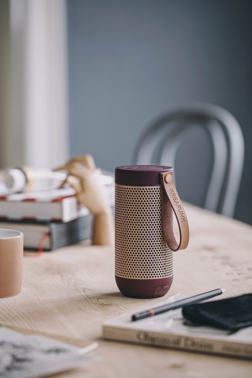Колонка беспроводная с ремешком afunk, бордовая с бронзой