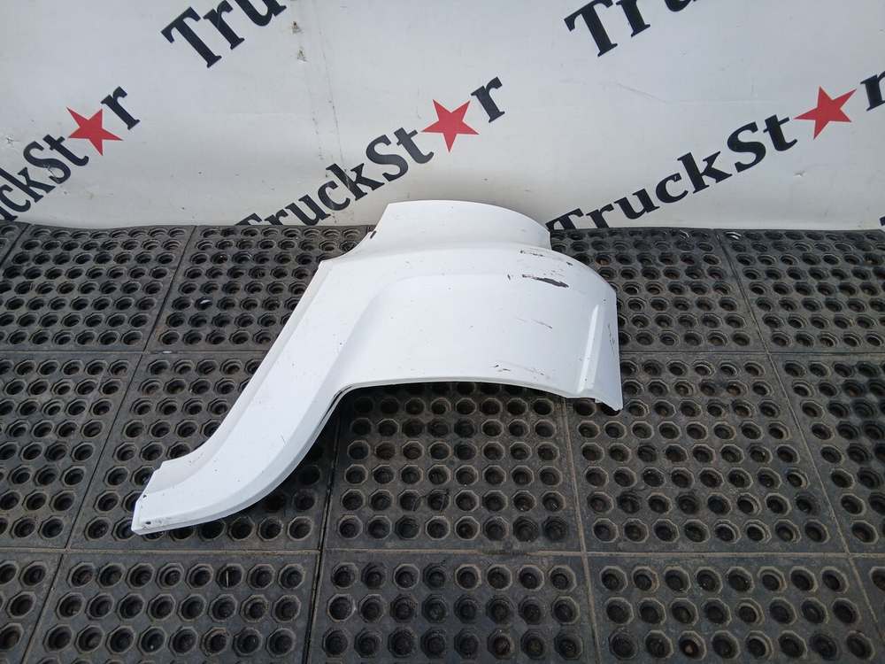 Накладка фары левой