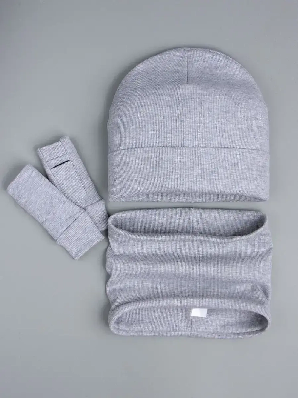 Шапка детская со снудом и митенками