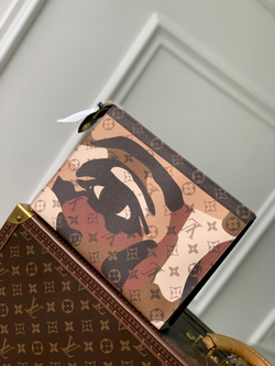 Louis Vuitton Pochette Voyage MM