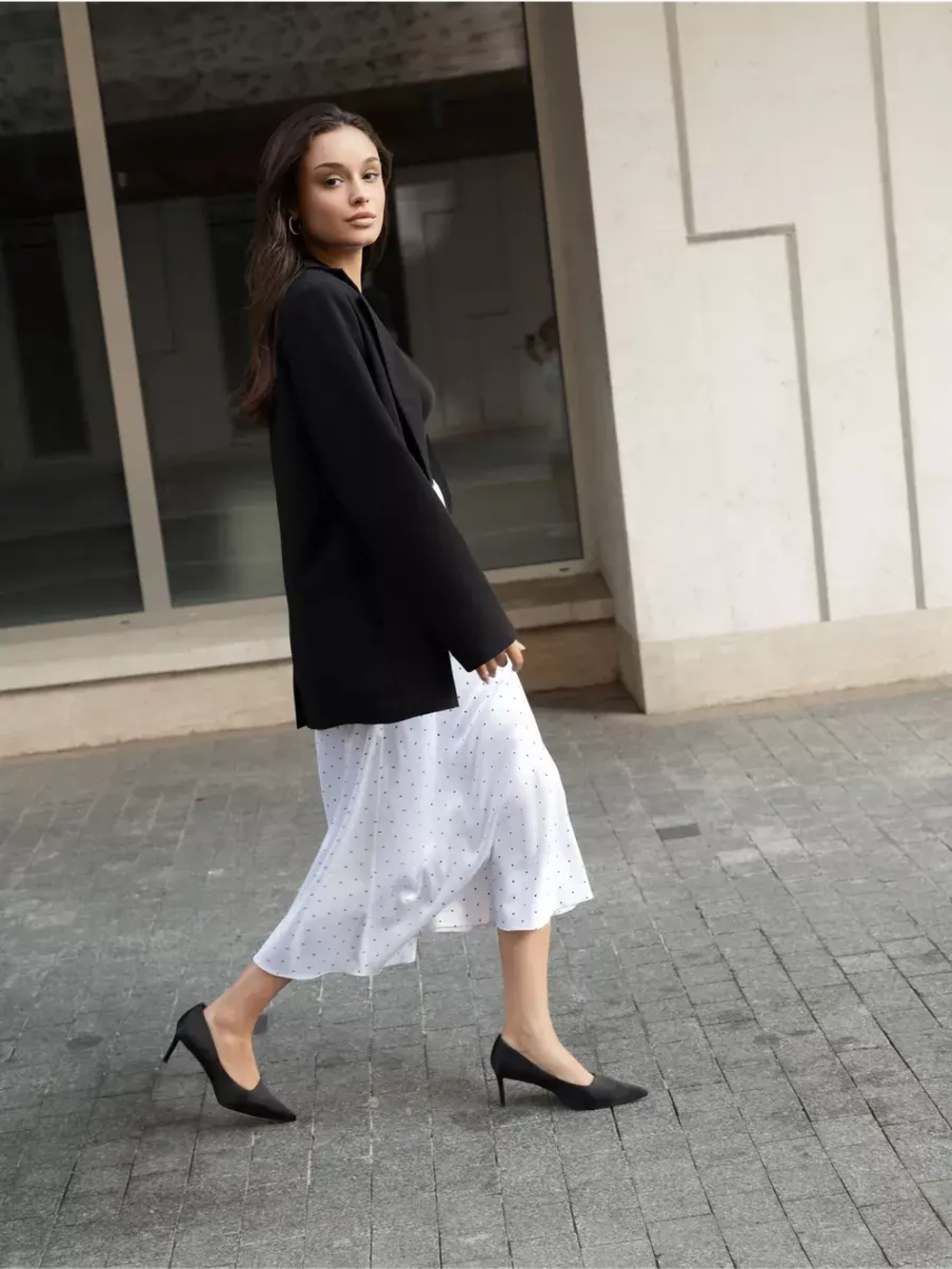 Юбка весенняя, атласная в горошек, шелковая на резинке