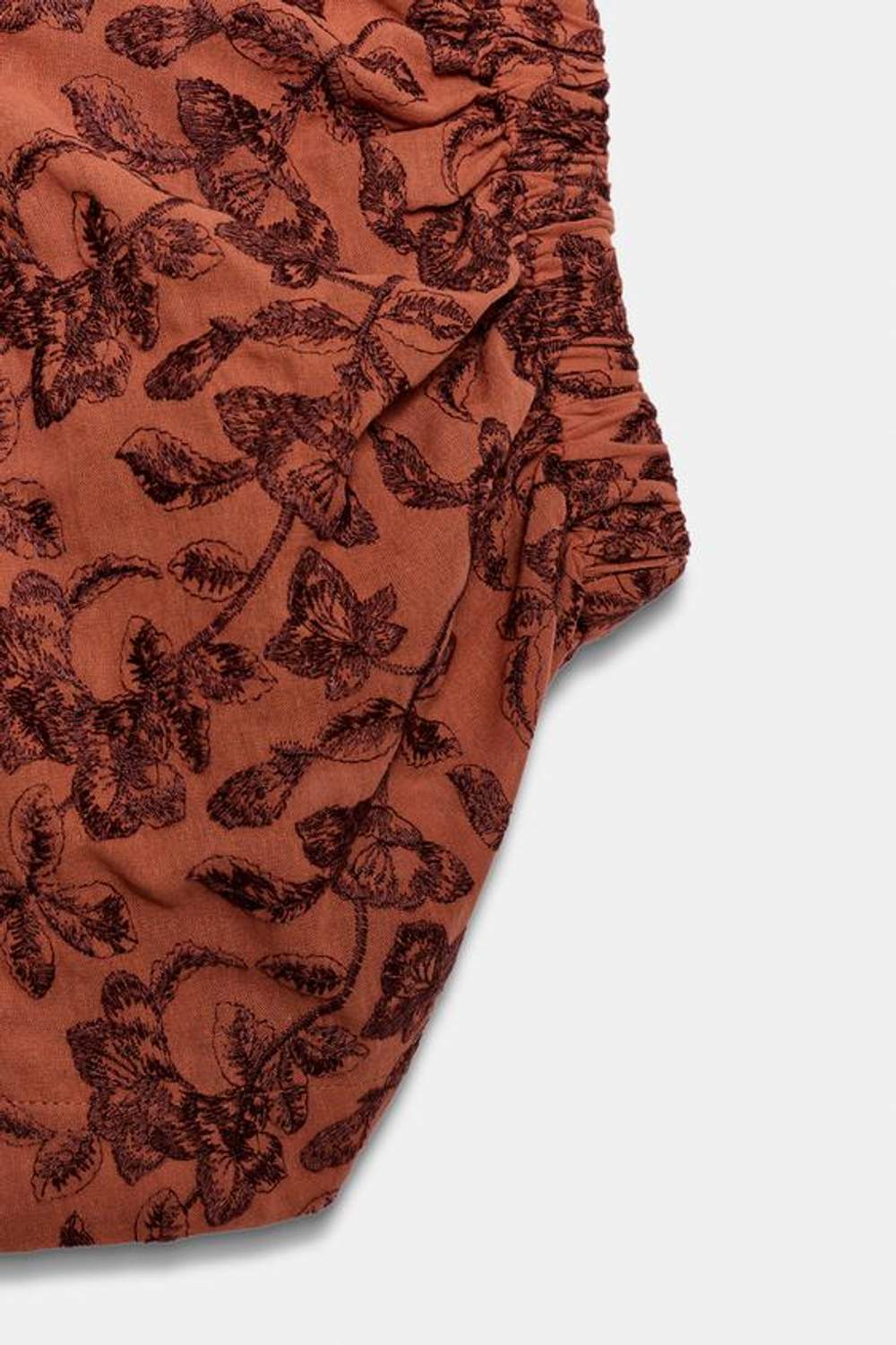 ZARA ТОП С ВЫШИВКОЙ И ЭЛАСТИЧНЫМИ ВСТАВКАМИ, ЧЕРЕПИЧНЫЙ