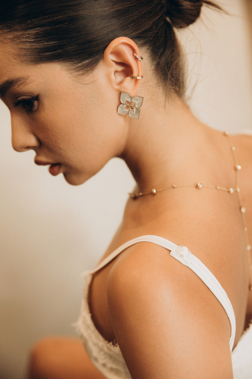 Серьги "TRUE FLOWERS" с перламутром в золочении