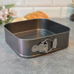 Форма для выпечки 22*6,5см разъемная (квадрат), цвет серый