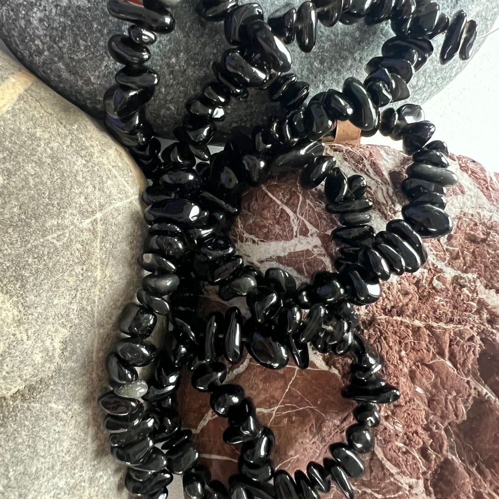 Обсидиан. Камни для изделий на заказ. Цена зависит от вида заказанного изделия