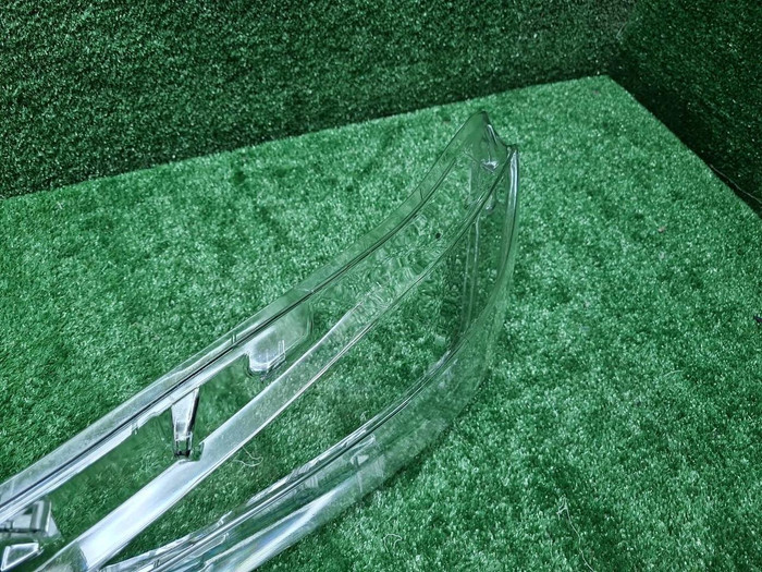 Стекло фары левое BMW 3er F30 (2015-2020)