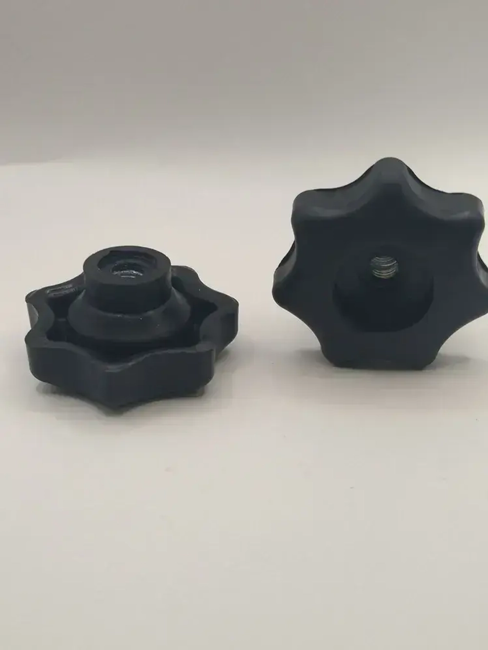 Гайка-барашек М6 х 1 сквозная проходная (2 шт в упаковке)