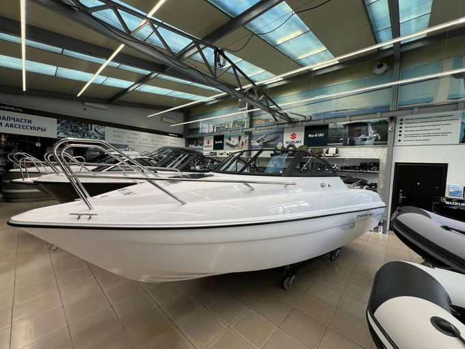 Катер Феникс 560 белый с Marine Rocket MREF115FEL