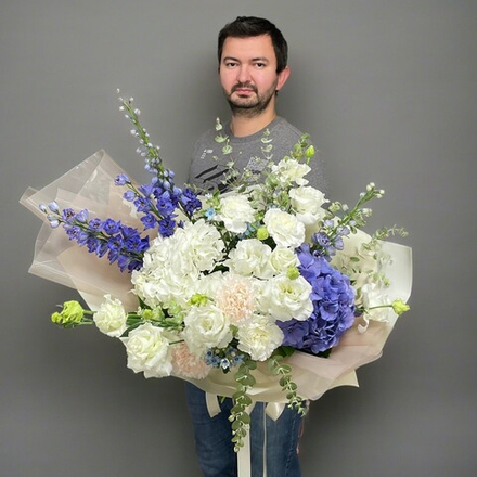 Букет цветов «Белый дельфин»