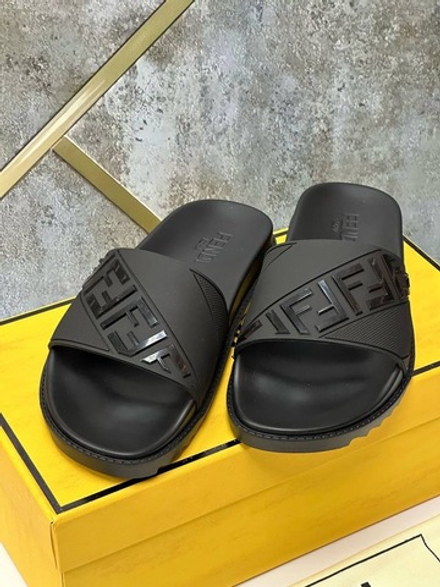 Шлепанцы Fendi