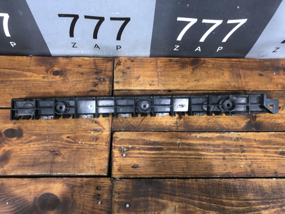 Направляющая заднего бампера левая Ford Transit 7 14-нв Б/У Оригинал 1814024