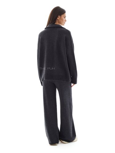 Вязаный костюм с вышивкой в цвете графит