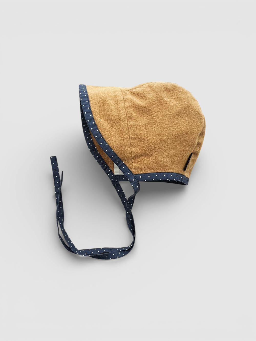 Чепец с козырьком