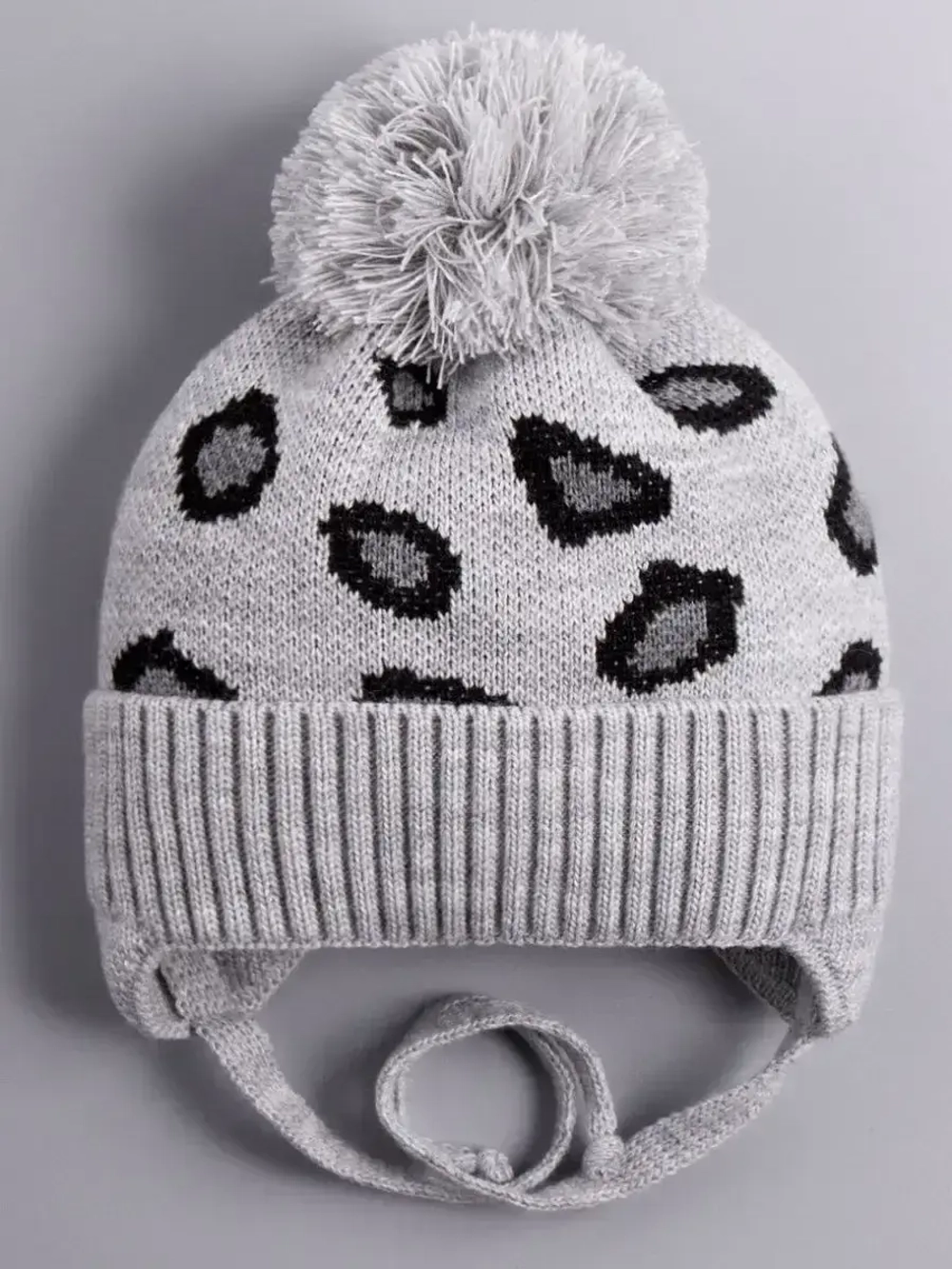 Шапка для девочки на завязках на осень