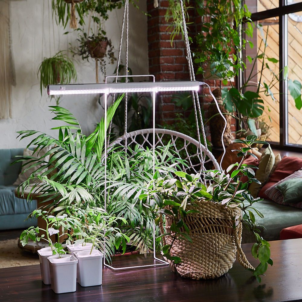 ULI-P10-18W-SPFR IP40 WHITE Светильник для растений светодиодный линейный. 560мм. выкл. на корпусе. Спектр для фотосинтеза. TM Uniel