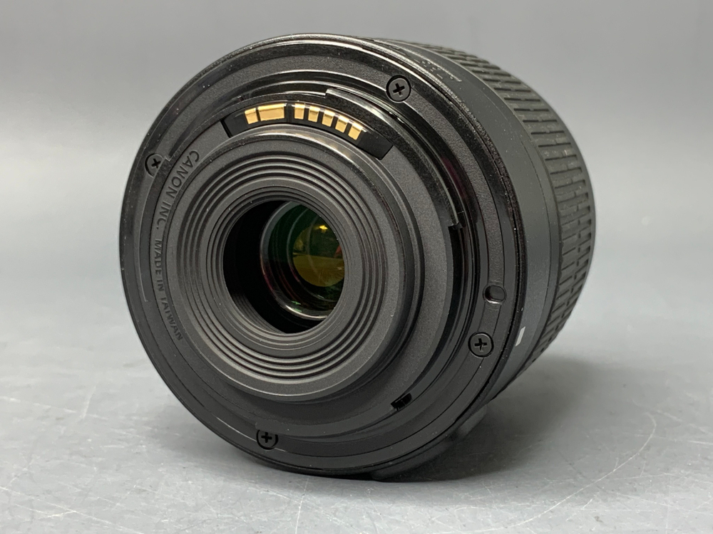 Canon EOS 4000D Kit EF-S 18-55 III 770 кадров