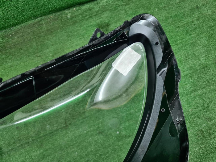 Стекло фары правое Mercedes E W213 (2016-2021)