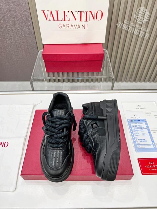 Кроссовки Valentino