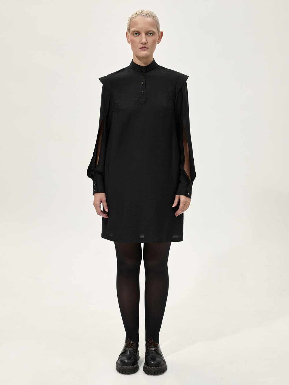 Платье-рубашка с разрезами на рукавах "Девичье". Черное