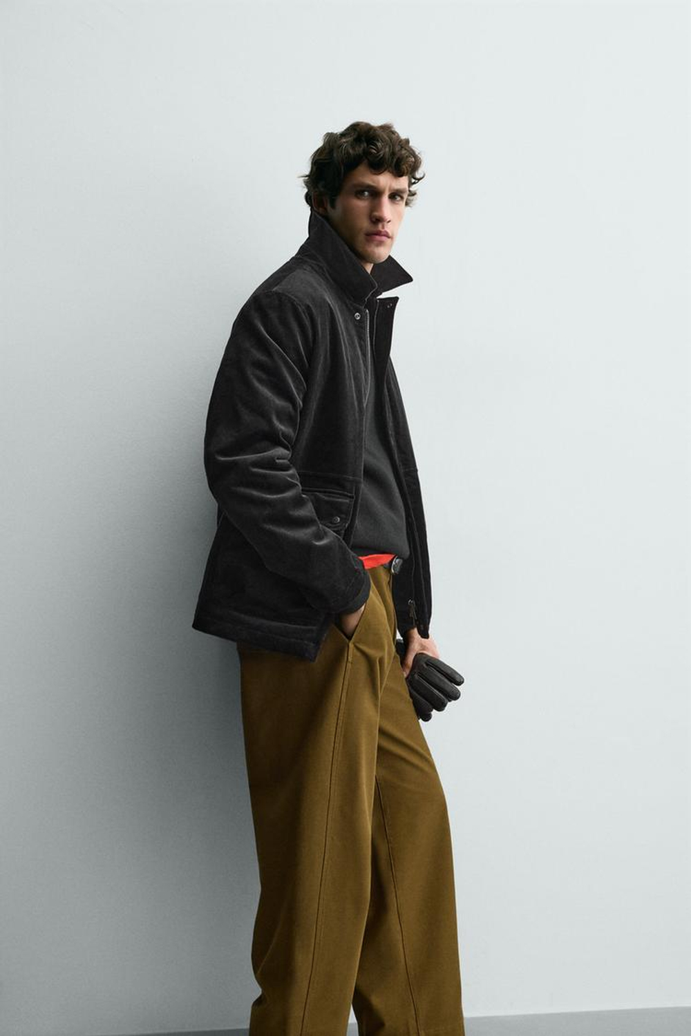 ZARA ВЕЛЬВЕТОВАЯ КУРТКА С КАРМАНАМИ, УГОЛЬНЫЙ