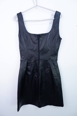 Сарафан Ostin из эко кожи, маркировка S, визуально на 44 размер