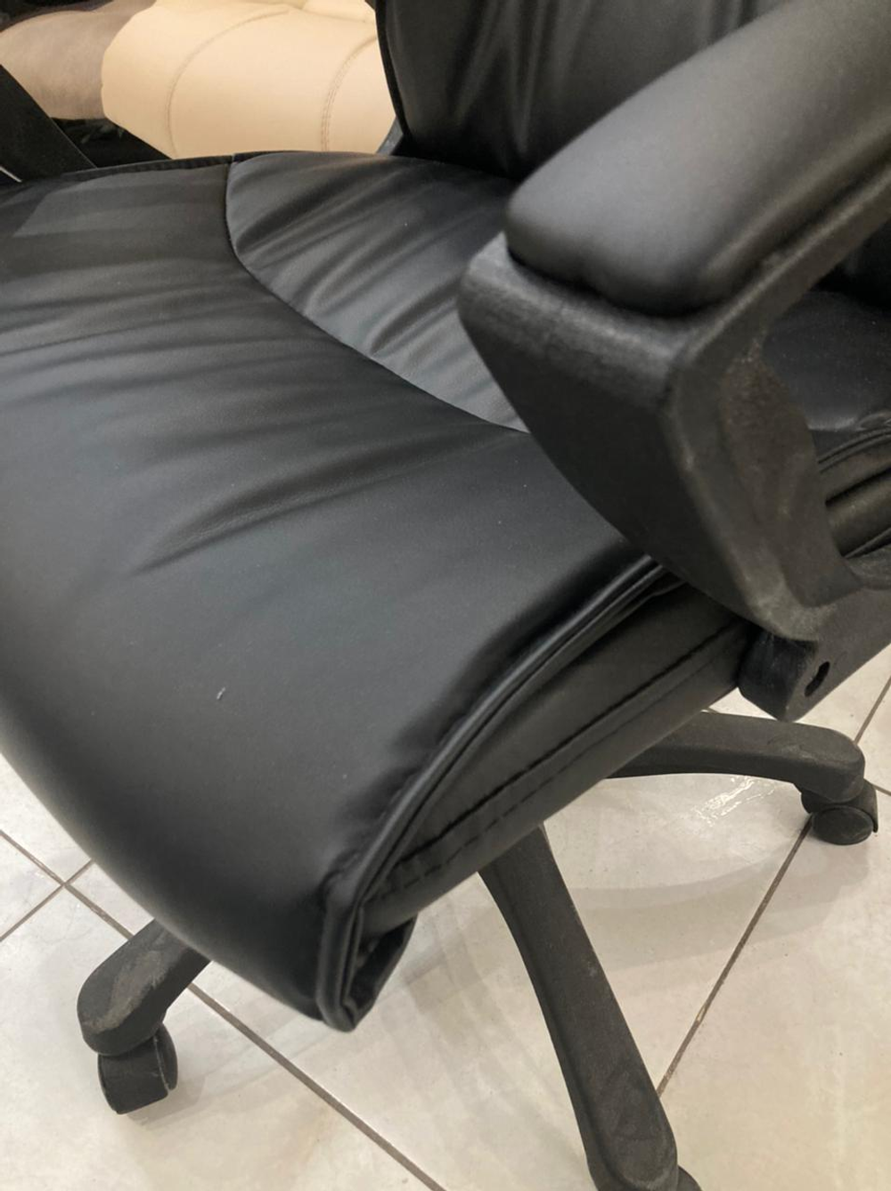 Кресло Фортуна-5 (6) к/з черный Мех качания п Директор (в разборе)