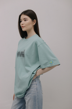 T-shirt with "Tugan elim" print