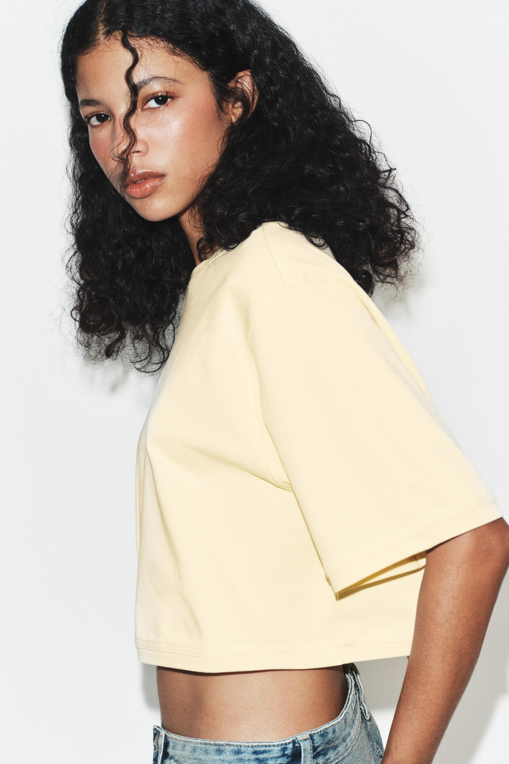ZARA УКОРОЧЕННАЯ ФУТБОЛКА ОВЕРСАЙЗ, ЖЕЛТЫЙ