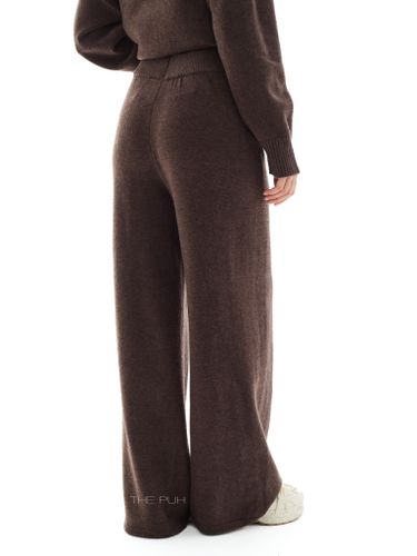 Вязаный костюм с вышивкой в цвете шоколад