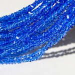 Хрустальные бусины в форме треугольника, оттенок "Синий", 2,5*3мм