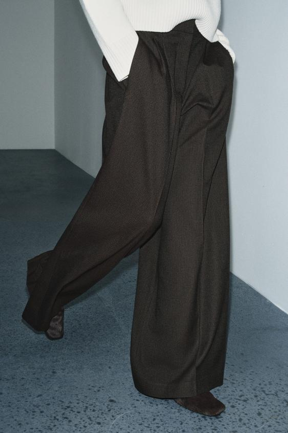 ZARA БРЮКИ WIDE LEG С ЗАЩИПАМИ — ZW COLLECTION, КОРИЧНЕВЫЙ/СИНИЙ