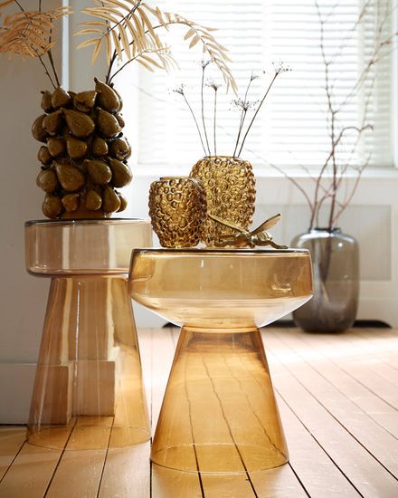 Охровый приставной столик “Флумс”