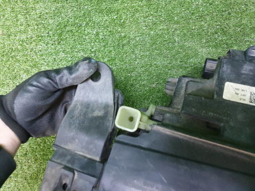 Битая Фара правая Genesis G70 (2017-2021) LED